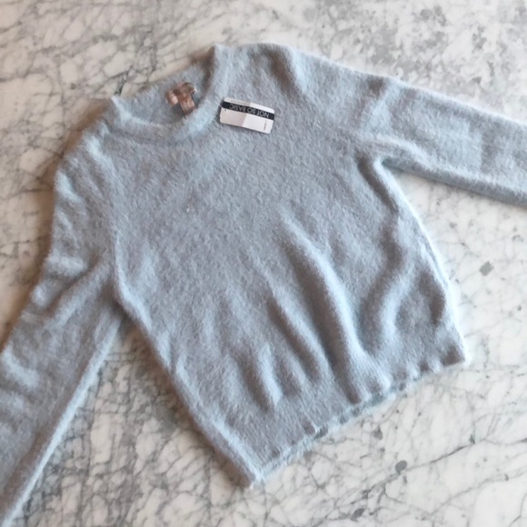Forever 21 Sweaters - NWT Forever 21 Sweater